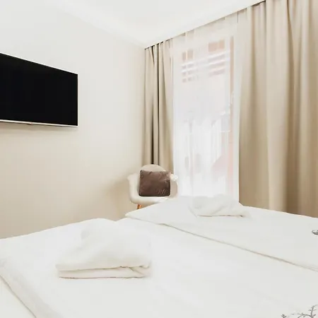 Stunning 2 Bedroom & Motlawa River View In By Renters Apartment Gdansk